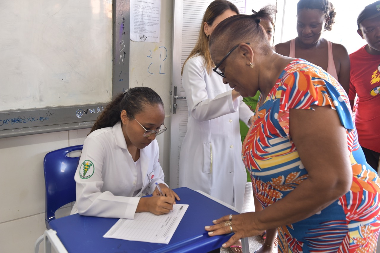 Estudantes de Terapia Ocupacional em laboratorio