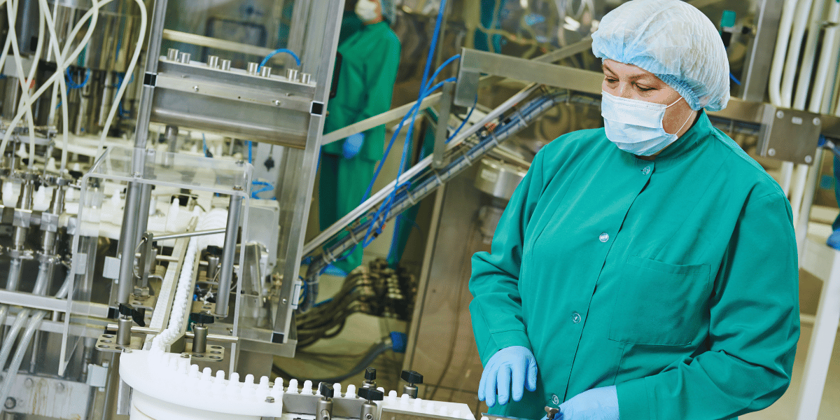 Como os laboratórios contribuem para a formação do farmacêutico